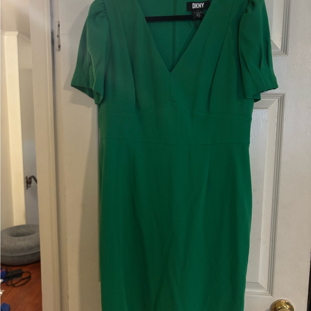 DKNY Green Sheath Dress with Puff Sleeves and V-Neck